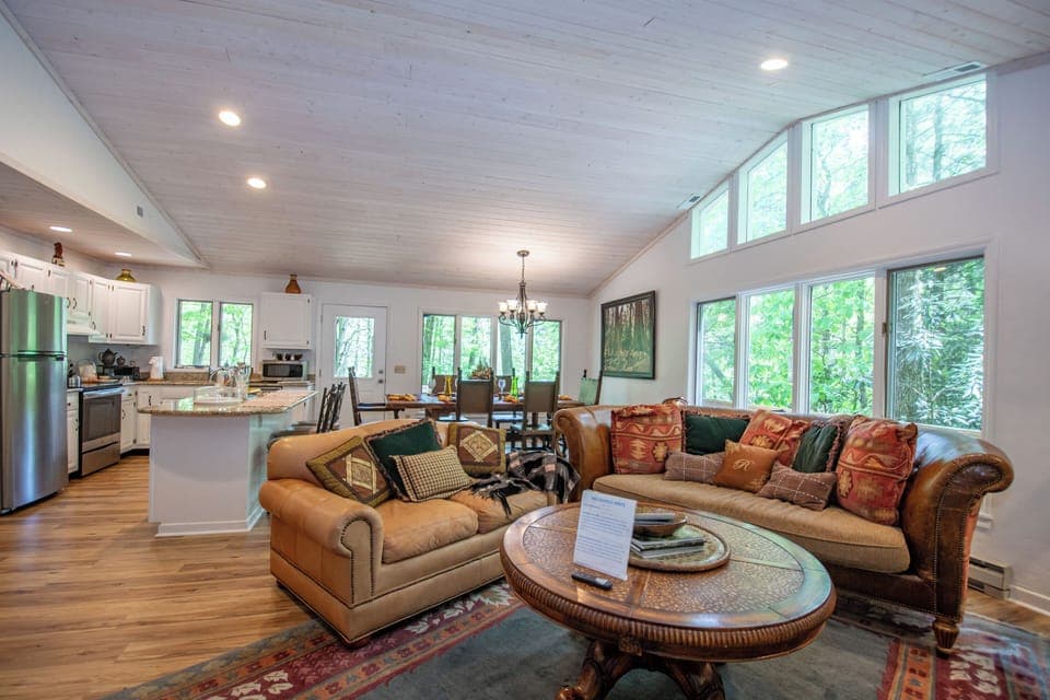 OPEN FLOOR PLAN
