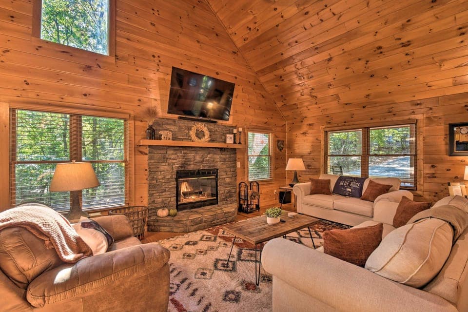 Blue Ridge Vacation Rental | 2BR | 2BA | 1,195 Sq Ft | 2 Stairs to Access
