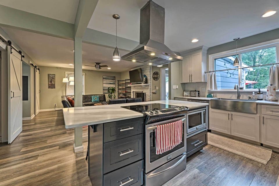 Fully Equipped Kitchen | Dishware & Flatware Provided