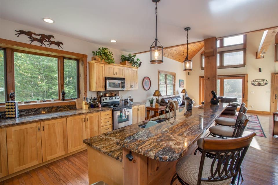 Spacious Kitchen with Seating for 4 at the Bar Top