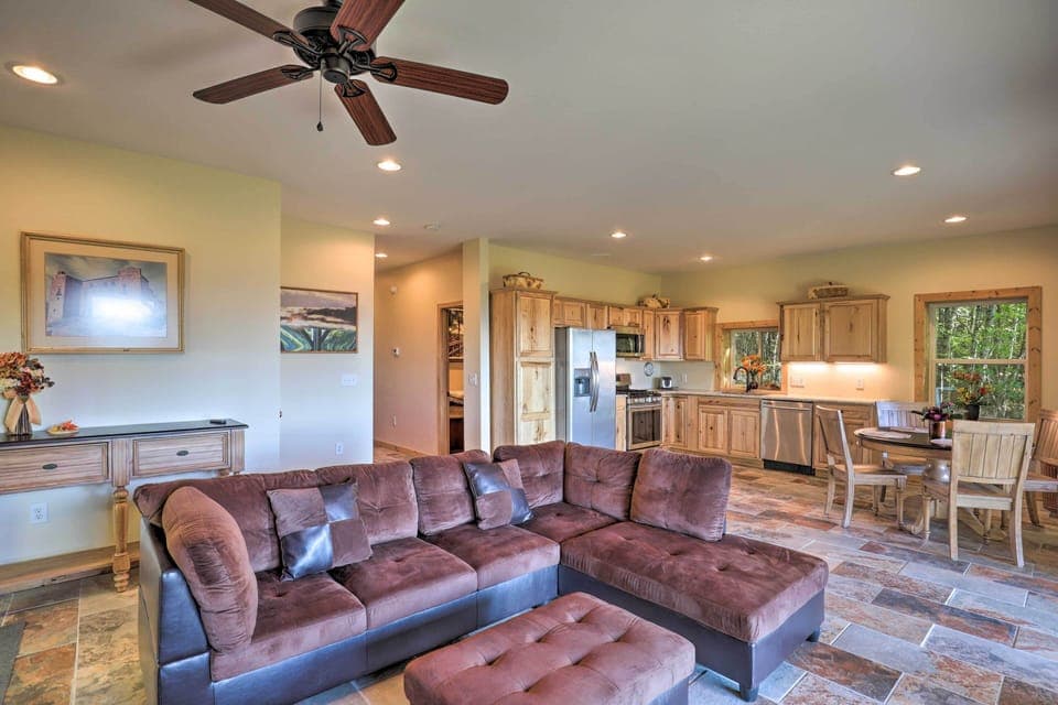 Living Room | Free WiFi | Central A/C & Heat