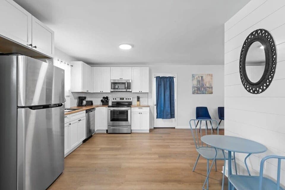 Kitchen with dinette