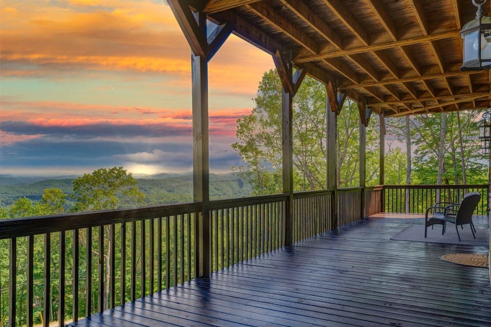 Stunning Mountain View - All around the house
