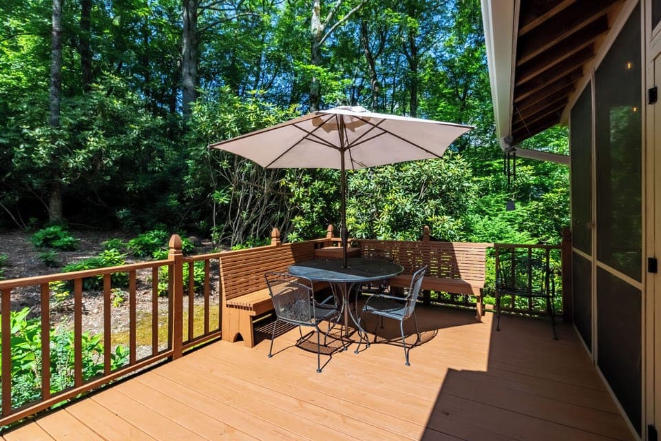 Porch 1 with dining area

