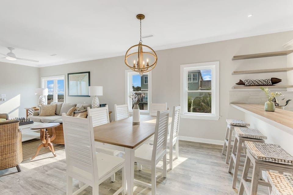 Open, Bright Living & Dining Space