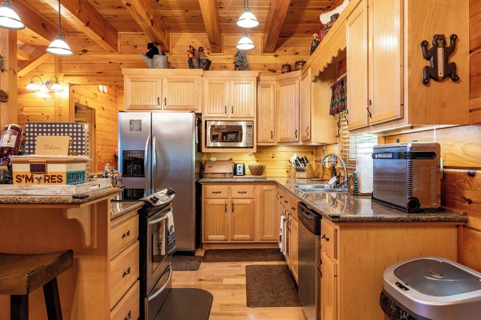 Kitchen | Updated Appliances | Coffee Bar | Keyless Entry