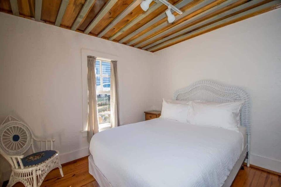 Full Bedroom