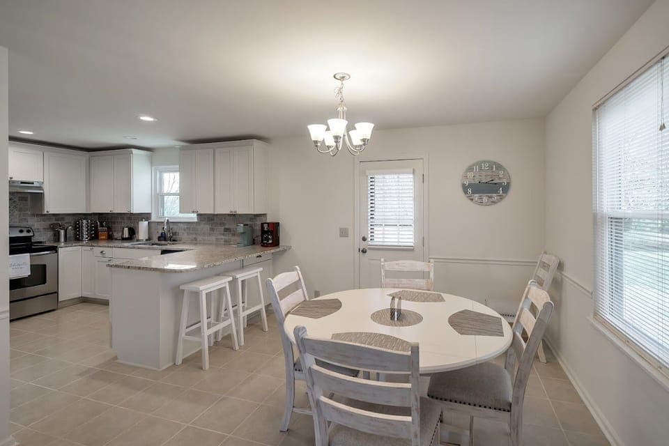 Dining Set for up to 6 people
