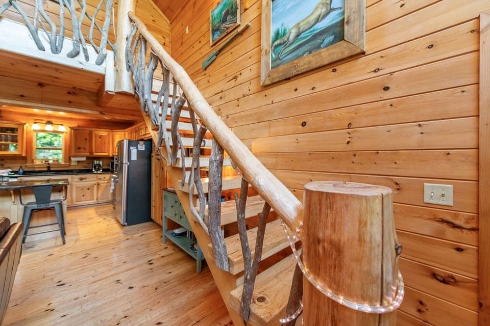 The Loose Caboose - Entry Level Living Room Staircase