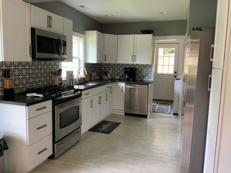 Full kitchen