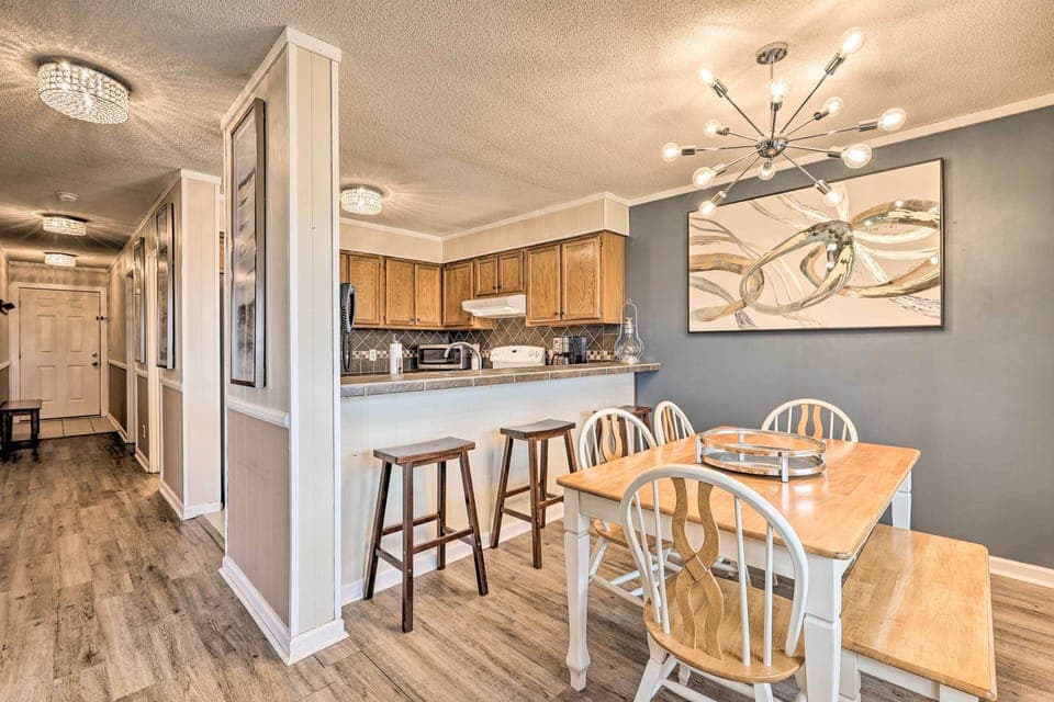 Dining Area | Kitchen