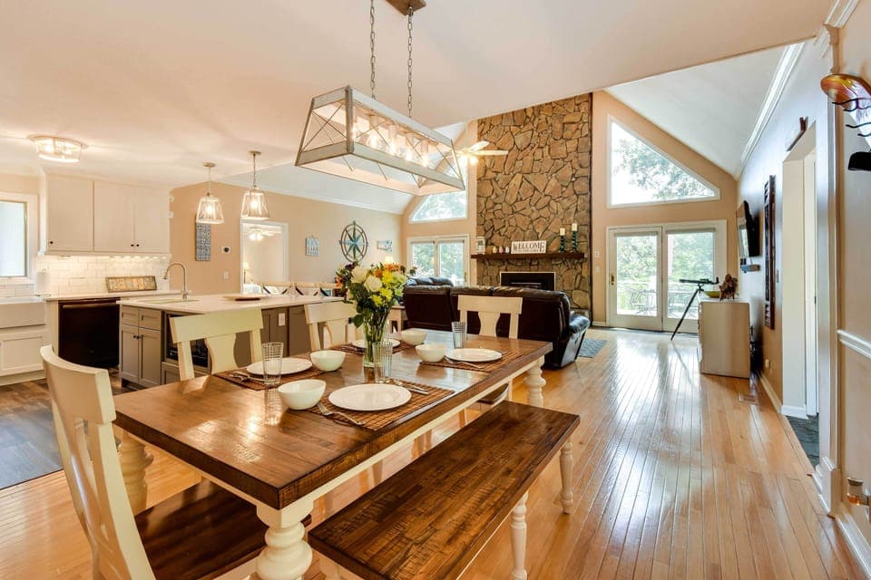 Dining Area | Dishes & Flatware Provided