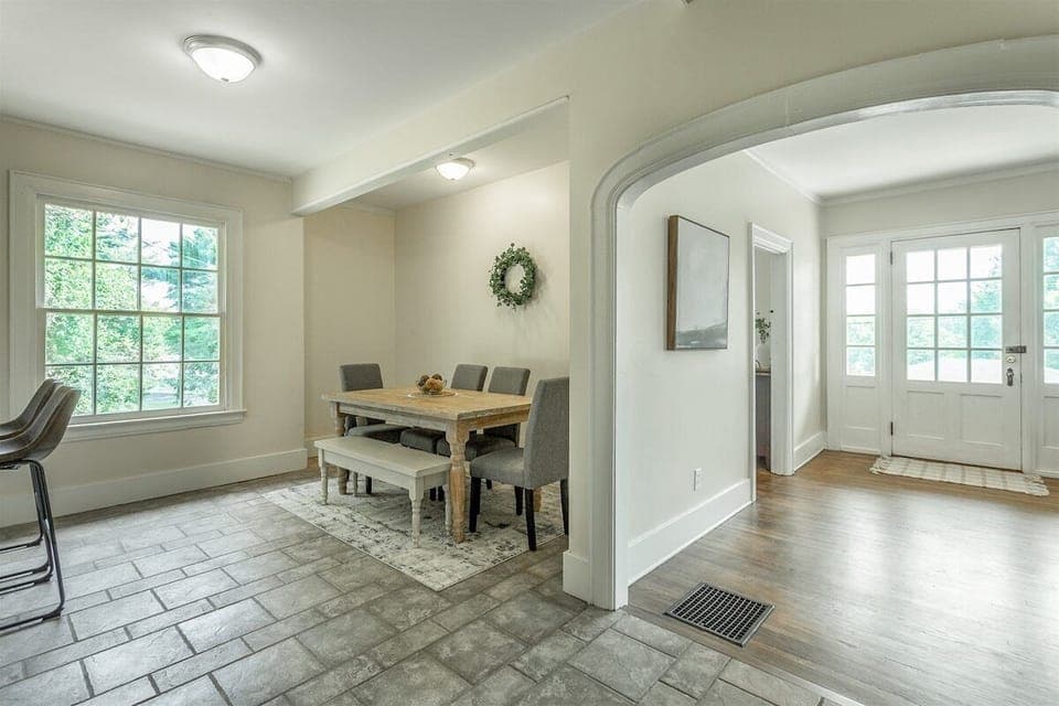 entry way and dinning area