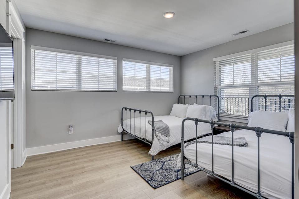 2 full beds!