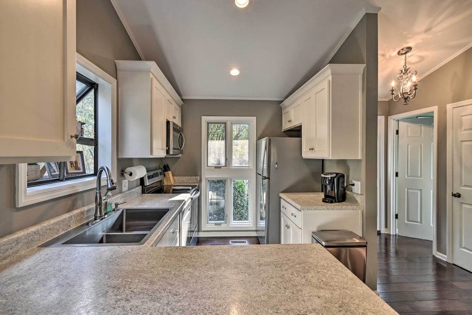 Kitchen | Keurig Coffee Maker | Dishware & Flatware Provided