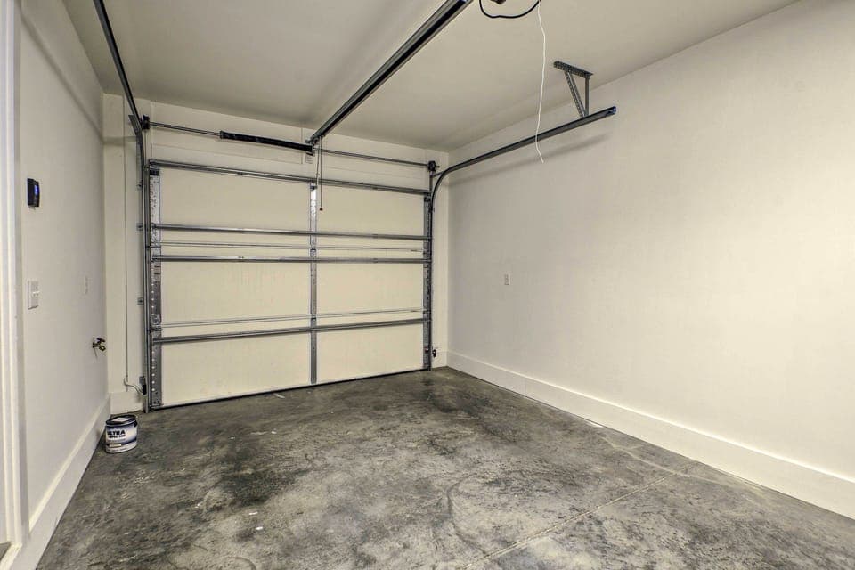 Garage Parking (1 Vehicle)