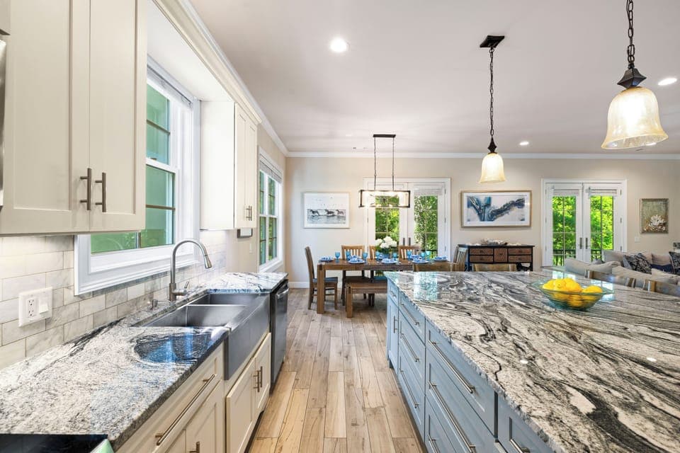 spacious kitchen 