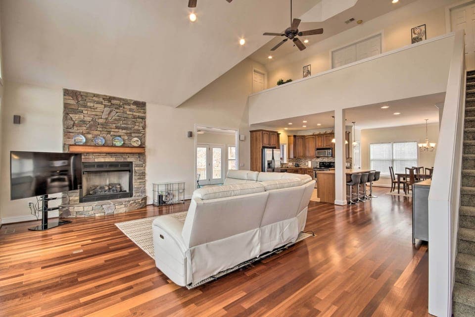 Living Room | Smart TV | Gas Fireplace