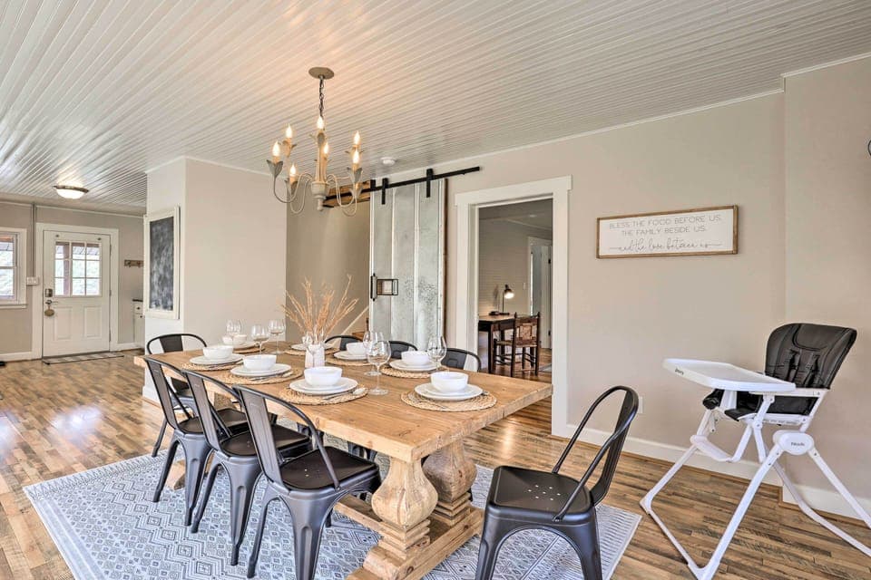 Dining Table | Dishware & Flatware