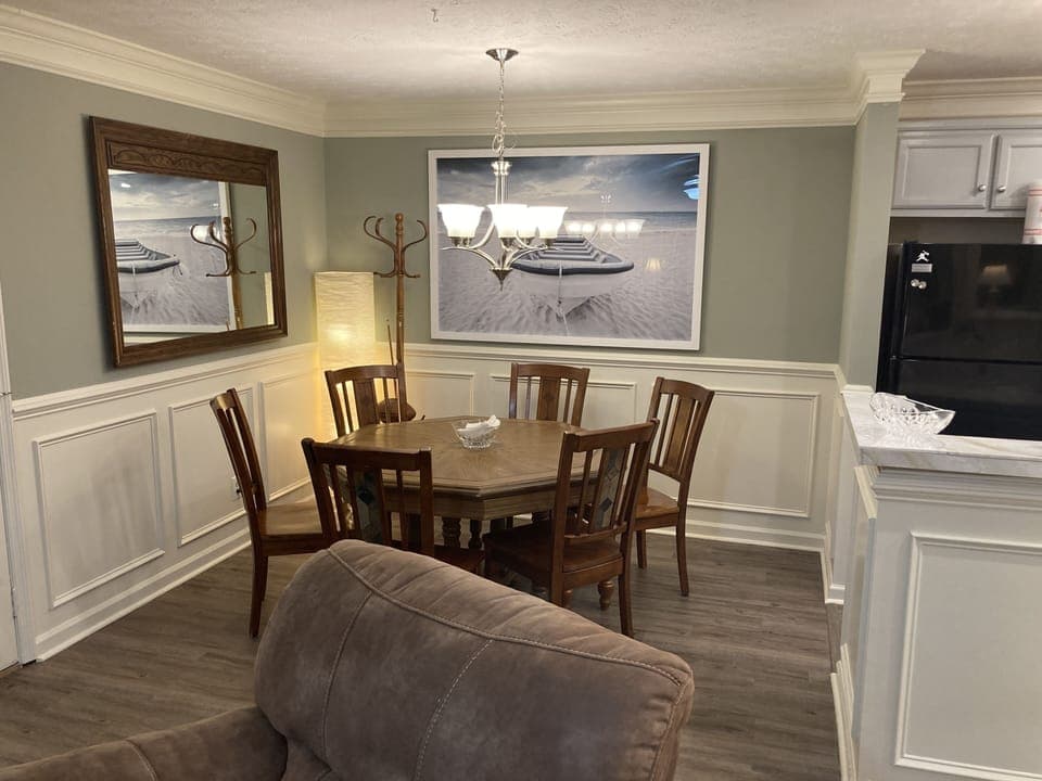Dining area can comfortably seat 6-8 guests.