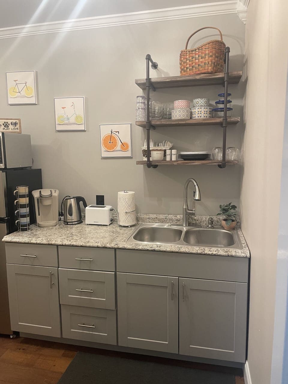 Kitchenette: Keurig, hot pot, toaster, microwave, refrigerator with freezer 