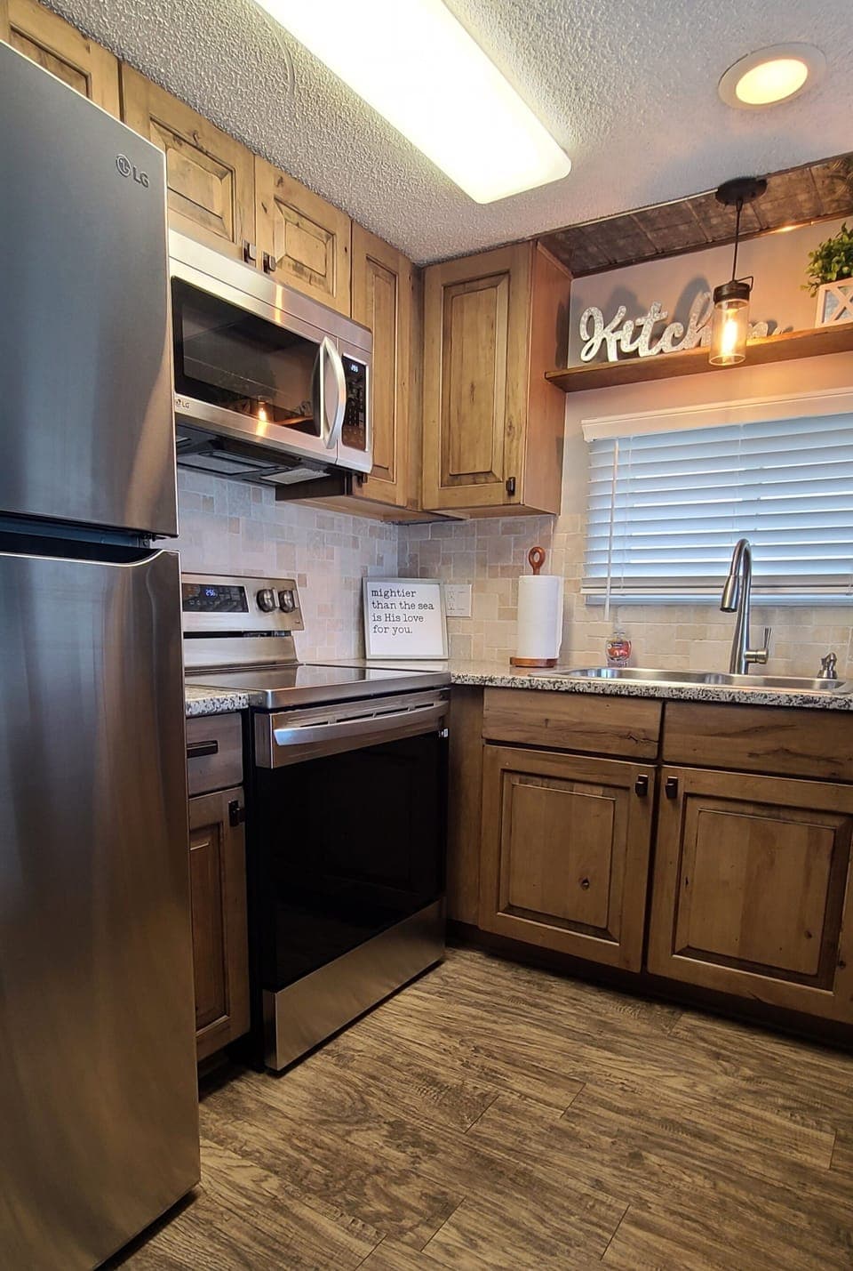 full kitchen with dishwasher