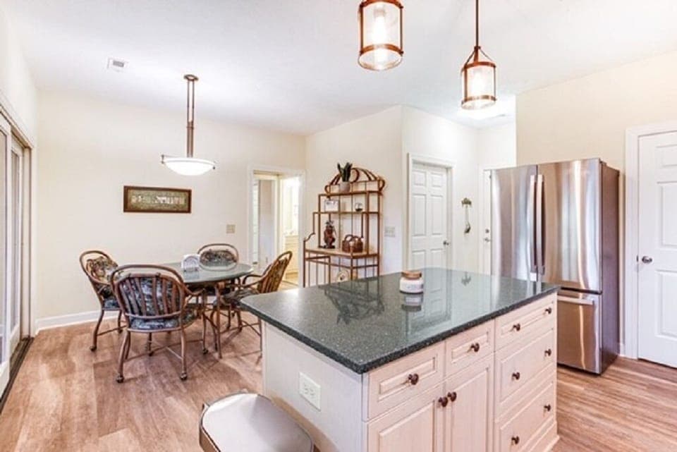 Kitchen with eat-in or out on the screened porch
