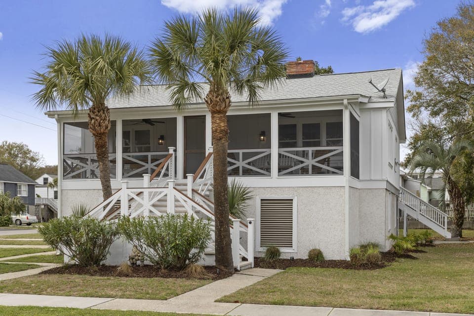 2401 Palm! Steps to the beach!