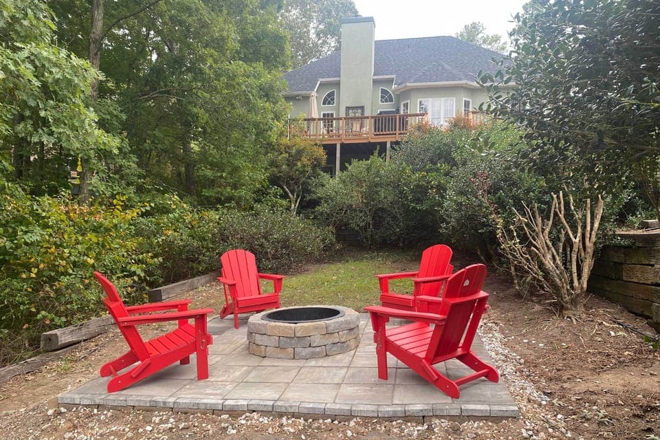 Appling Vacation Rental | 4BR | 3BA | 3 Stairs to Enter | 3,400 Sq Ft
