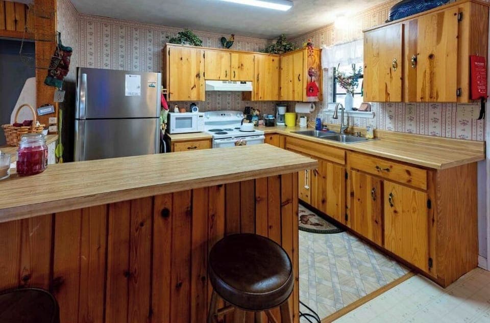 Well equipped kitchen with self cleaning oven and refrigerator with ice maker. 