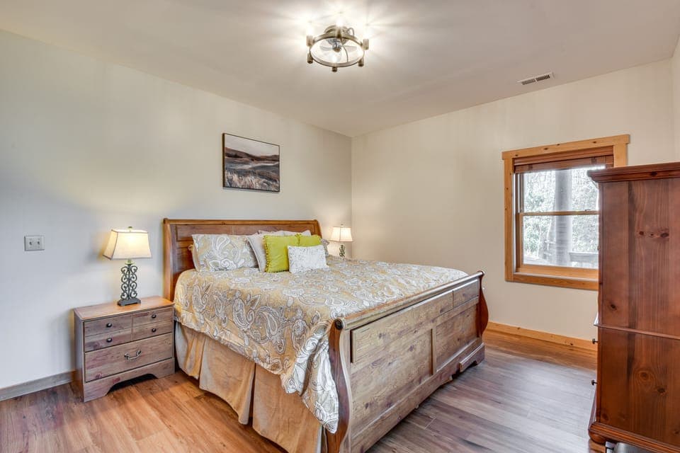 Bedroom 4 | King Bed