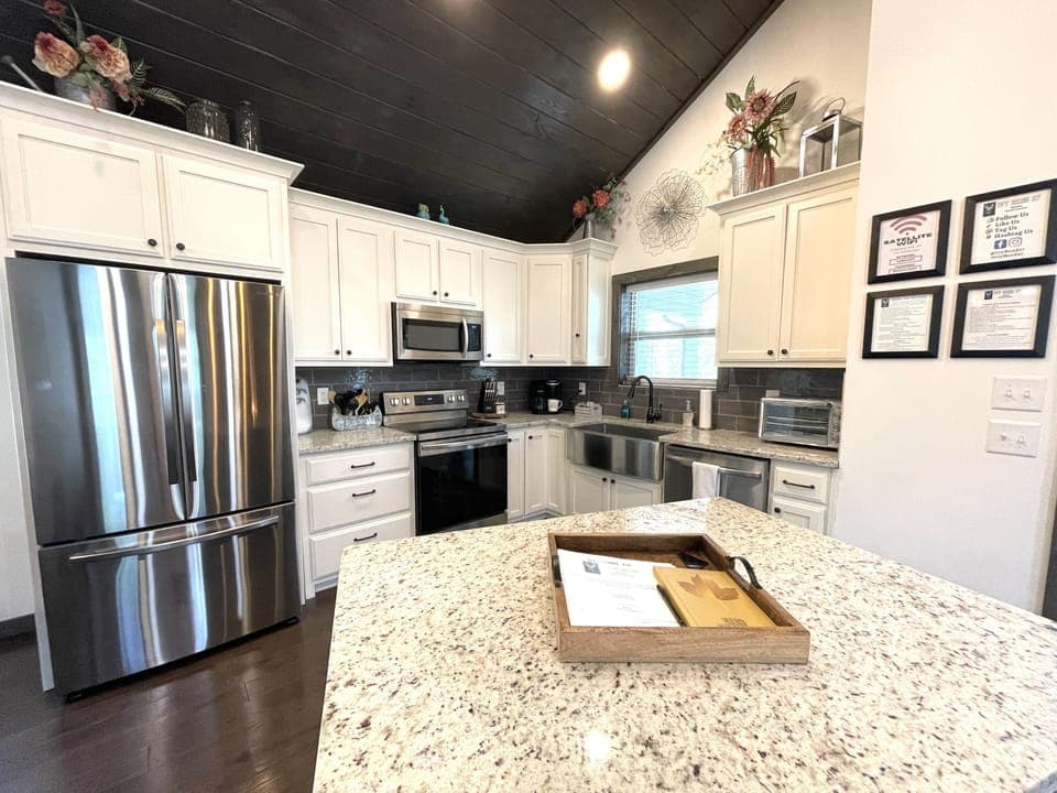 Fully stocked kitchen. Take a look in all cabinets and drawers
