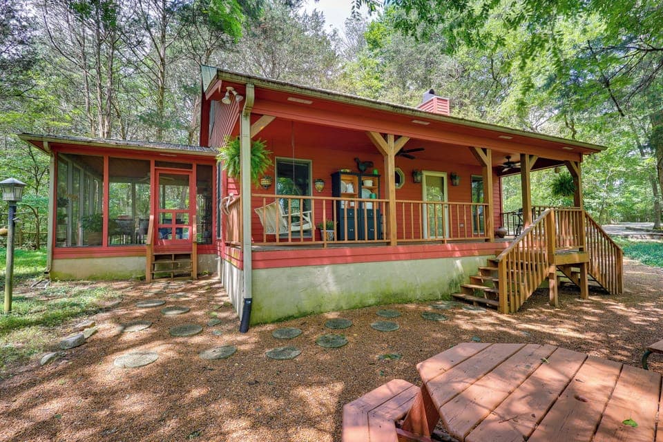 Fayetteville Vacation Rental | 1BR | 1BA | 1 Step Required | 800 Sq Ft