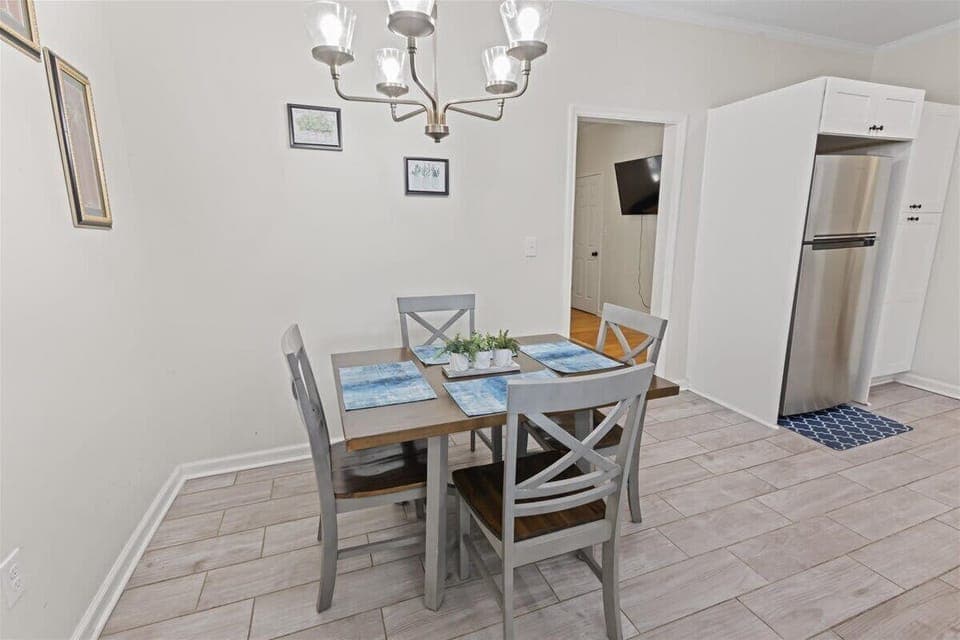 Share meals, play cards,
or plan your adventures
around the dining table
that seats your group
comfortably.