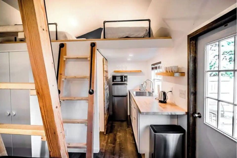 Prepare your favorite snacks in the cute kitchenette. 