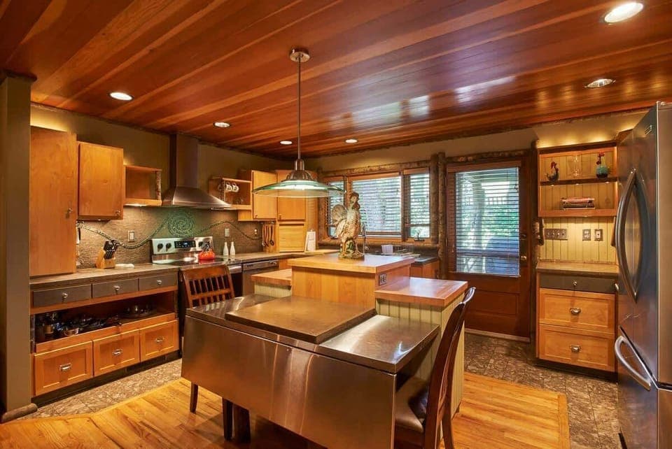 Gourmet kitchen