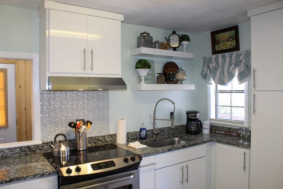 Stove ready to cook you or your families favorite meal during your stay.