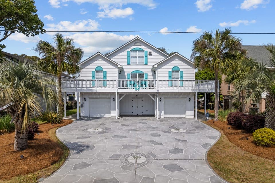 The street view of the Coastal "N" (and driveway large enough for 5 vehicles). 