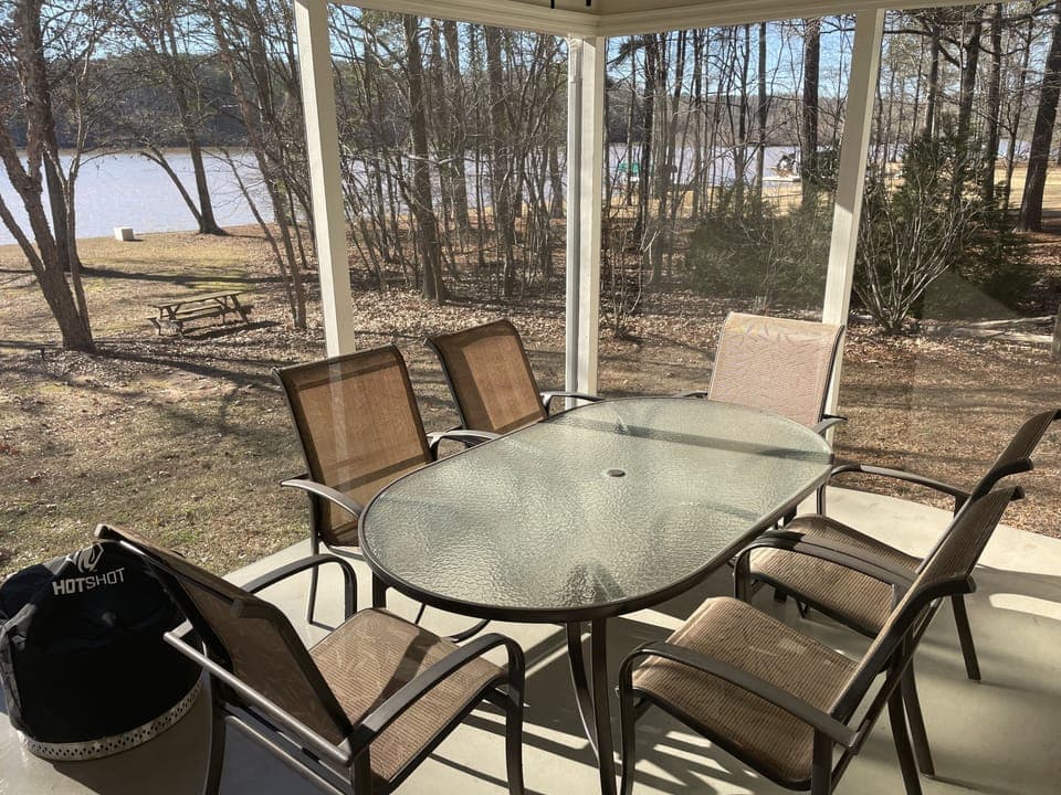 Back screened-in porch, brand new screen, dining table seats 6, great views!