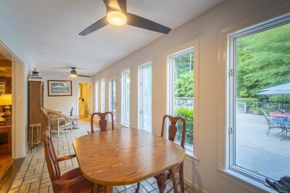 Secondary dining view 3