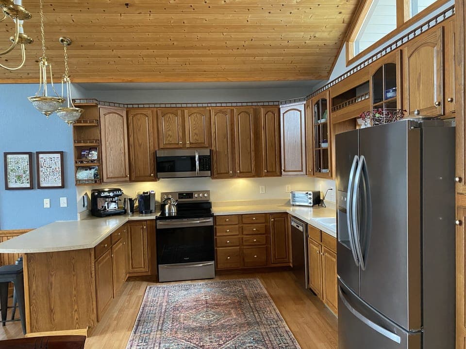 Fully appointed kitchen. Basic spices and many cooking options. 