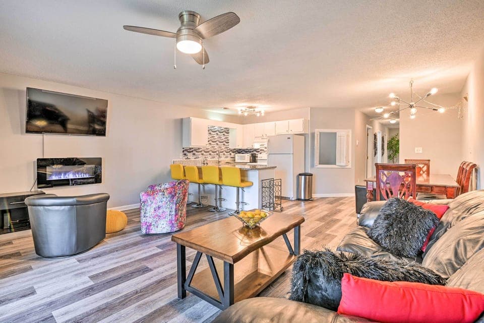 Living Room | Smart TV w/ Cable