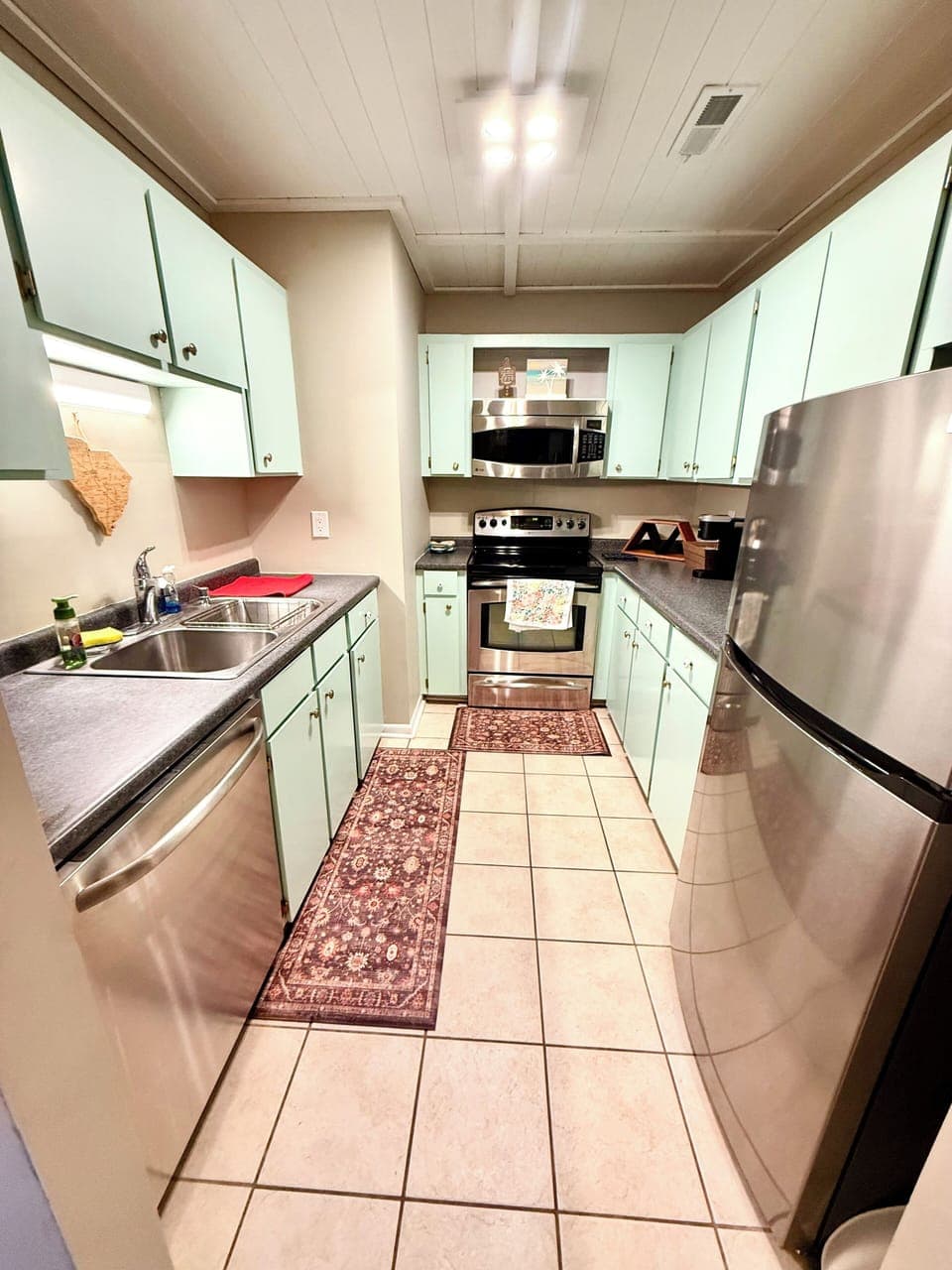 Full kitchen