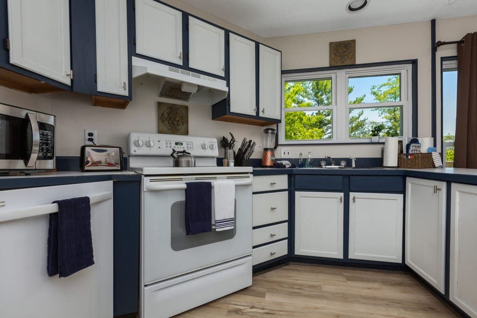 The kitchen is fully equipped with all the essentials for an everyday meal!