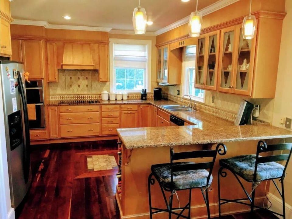 Eat-in Kitchen