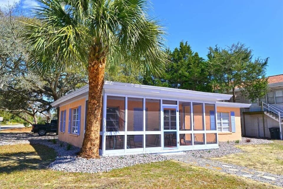 Tropical Beach House 1 Minute Walk to Beach