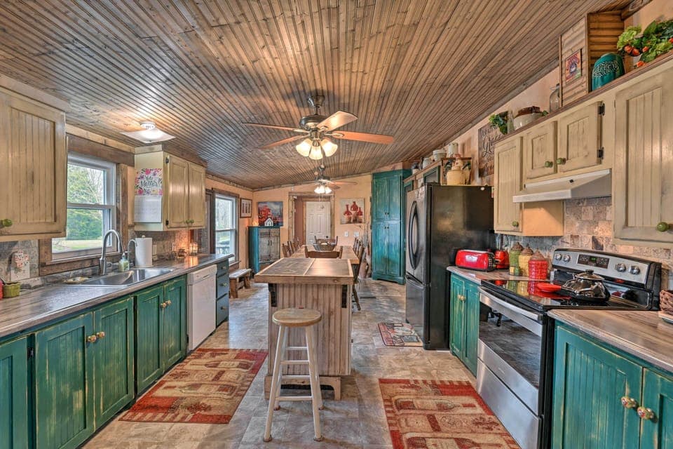 Kitchen | Fully Equipped | Cooking Basics & Spices | Keurig Coffee Maker