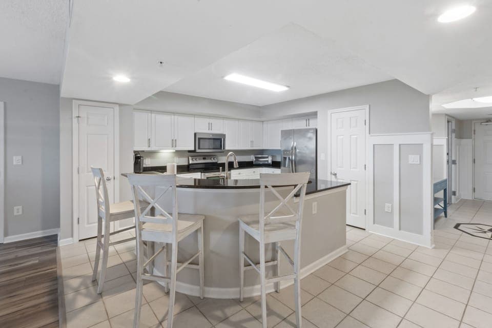 Bar/Kitchen Area