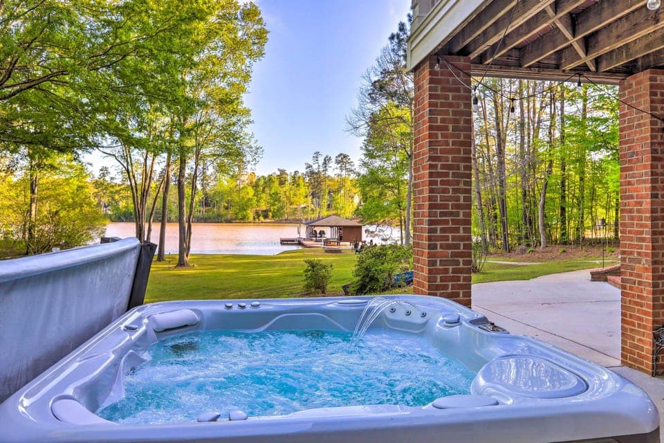 Milledgeville Vacation Rental | 2BR | 2BA | 1,800 Sq Ft | Stairs Required