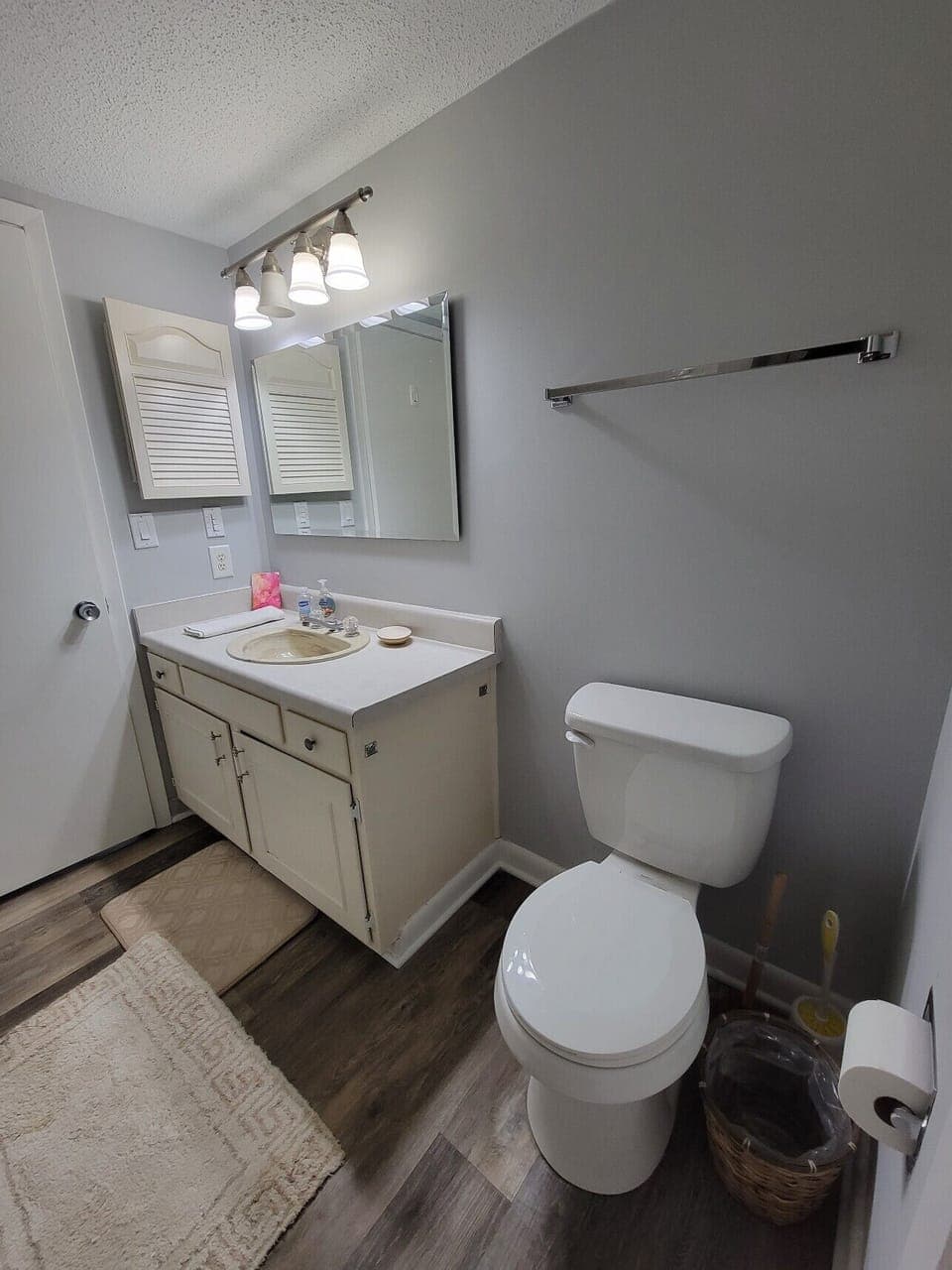 Full bathroom